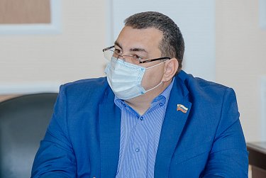 Депутаты готовятся к заседанию ЗС
